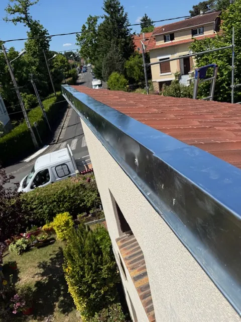 Rénovation de zinguerie hors pignon sur pavillon moderne
